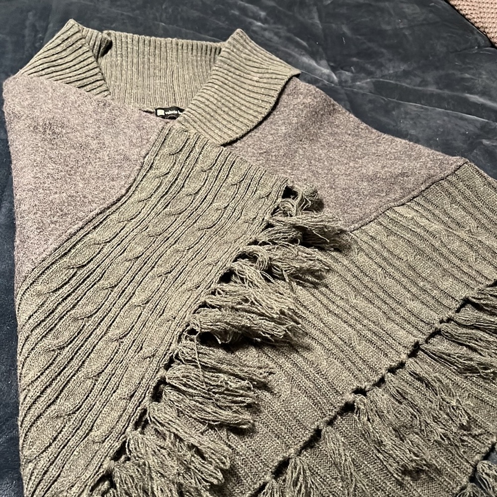 Green and Grey Poncho Shawl - Picture 5 of 5